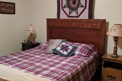 Image de Cozy Lakeview Cottage, 2br, 1 mile to Kalahari! Peut accueillir jusqu'à 8 invités.