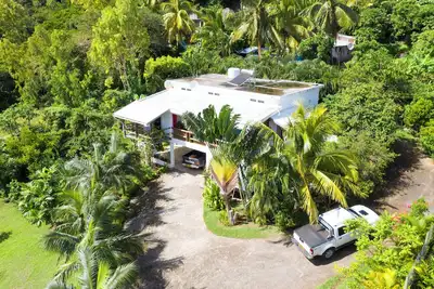 Image de Villa de la Vallée et petite piscine pour se rafraîchir a quelques pas de Port