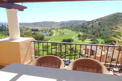 Frontline Golf Penthouse 2 chambres, 2 salles de bains Los Arqueros, Benahavis