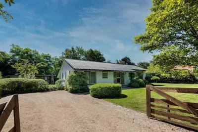 Image de Torenweg 13 bungalow de vacances avec jardin idéal dans un emplacement privilégié