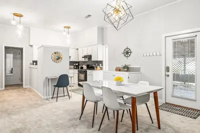 Image de Midtown Guest House - À pied de tout, wifi fibre, parking gratuit