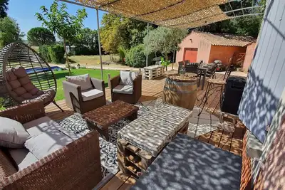 Image de villa de 190 M2  climatisée sur terrain clos de 3000 M2 proche d'Avignon.