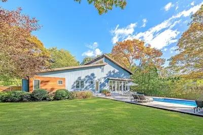 Retraite paisible dans une maison d'architecte immaculée avec piscine extérieure