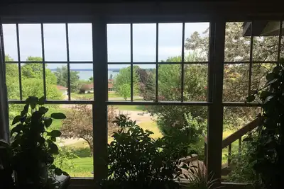 Image de Spacieux, à quelques minutes de Traverse City dans un cadre champêtre. 2700 sq.