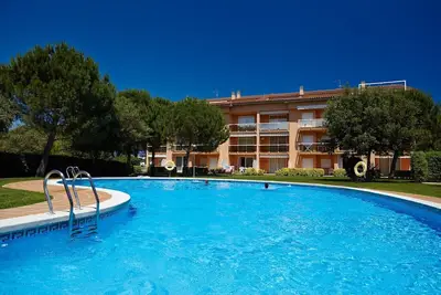 Image de Appartement avec jardin et piscine - 800 m Plage de Pals (Sg2 2h Ac 207)