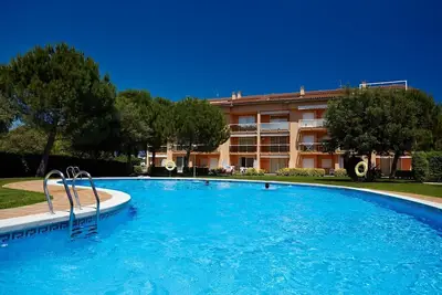 Image de Appartement avec jardin et piscine - 800 m Plage de Pals (Sg2 3h Ac 219)