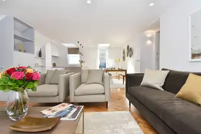 Image de Emplacement incroyable Appartement climatisé 2 chambres Mayfair WiFi gratuit