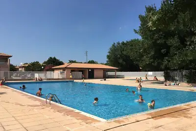 Image de Maison dans résidence de tourisme 3 étoiles sécurisée et arborée, grande piscine