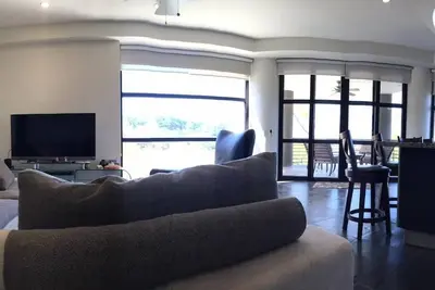 Image de Get Away Maintenant! ! ! 2200 pieds carrés de luxe Condo Tamarindo