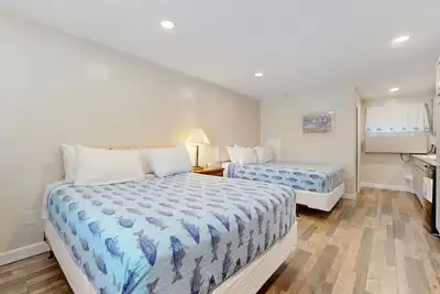 Image de Nouvelle Liste! Condo simple w / patio et terrasse de la piscine partagée - à pied des plages