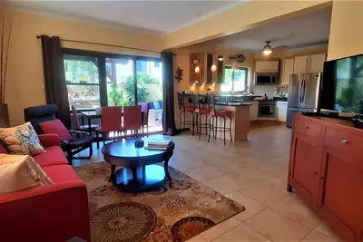 Image de Maison de ville calme, propre et moderne à Gold Coast avec «Kit petit-déjeuner de bienvenue» incl.