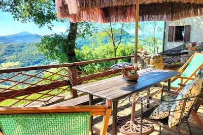 Image de Charming apartment in Villa in the hills.