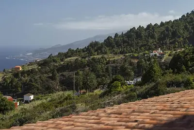 Image de Maison indépendante avec deux terrasses et vue sur la mer et les montagnes