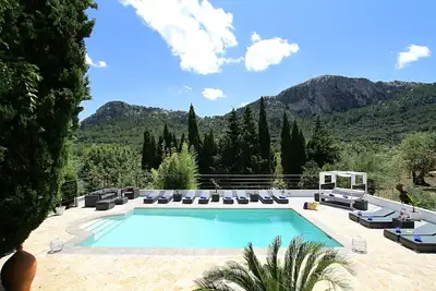 Image de Maison de vacances avec grande piscine, 6 chambres avec A / C, Wi-Fi gratuit, lave-vaisselle