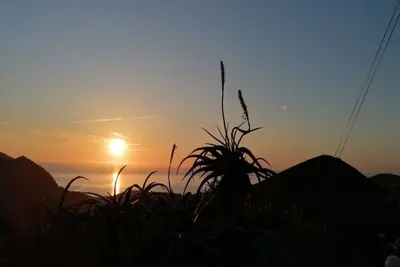 Image de Appartement dans une atmosphère rustique avec une vue sur la mer