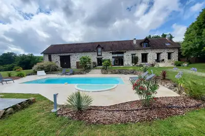 Image de Belle LONGÈRE En Pierres Avec Piscine Privee Chauffee.