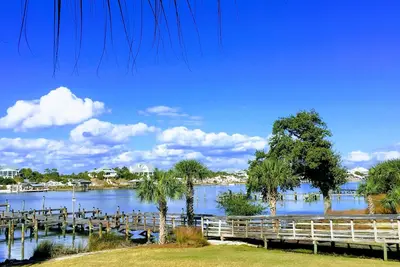 Image de Needle Rush Tarif SPÉCIAUX -1er étage, plage privée, paisible - Promenade à FloraBam