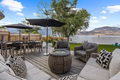 Image de Lakefront Cottage moderne Dt Kelowna