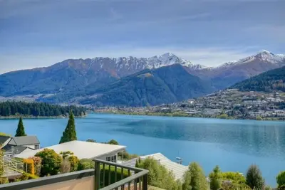 Image de Kelvin Heights, Queenstown - vue sur le lac, ensoleillé
