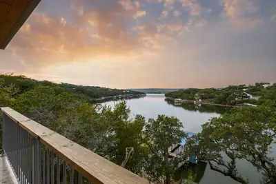 Image de Sunset Cliff Retreat- Loisirs au bord du lac paisible sur le lac Buchanan