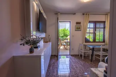 Image de Appartement de deux chambres avec la terrasse Podstrana, Split (A-15963-a)