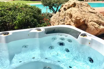 Image de Maison de jardin avec vue panoramique sur la mer, piscine, à 5 minutes de la plage