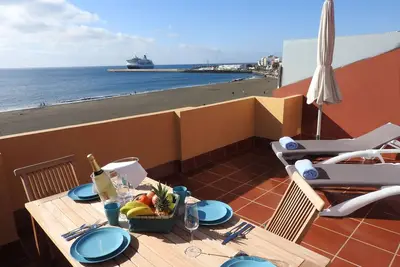 Image de Penthouse avec vue sur l'océan Ii. Front de mer Wifi et A / C. Terrasse privée de 23m2.