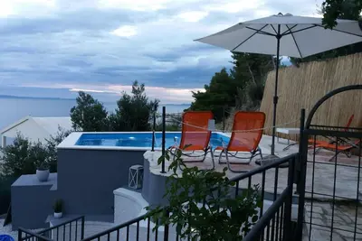 Image de Appartement de deux chambres avec la terrasse et la vue sur le mer Krilo Jesenice, Omis (A-13898-b)