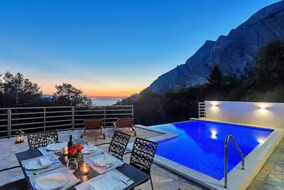 Image de Prix SPÉCIAL! Réouverture - location de vacances avec piscine, vue sur la mer