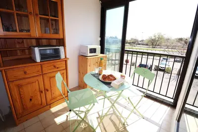 Image de 2 pièces piscine ascenseur proche mer commerces