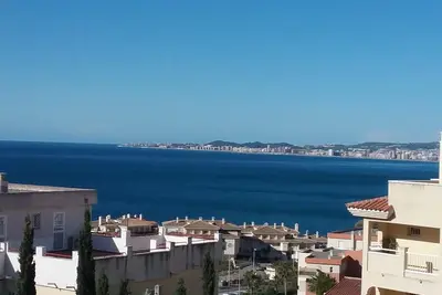 Image de Vue exceptionnelle mer et montagne, proche de la plage!
