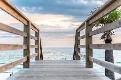 Image de Jacuzzi! Au sud de 30a sans les foules! À quelques pas de la plage - Piscine privée et vélos