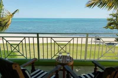 Image de 5 Star Resort: Magnifique condo sur la plage près de la piscine!