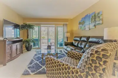 Image de Vue imprenable - Condo 2 chambres et 2 salles de bain avec vue magnifique sur le parcours de golf