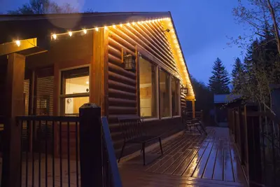 Image de Streamside 2 bd Cabin à Sundance.