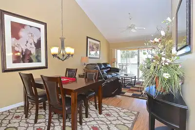 Image de Vue imprenable - Sur le parcours de golf - Dernier étage - Près des plages, des magasins et des restaurants