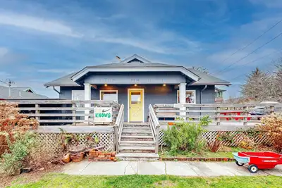 Image de Nouvelle Liste! Chalet acceptant les chiens w / terrasse sur le toit et de divertissement près de la plage