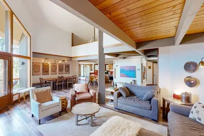 Image de Dog-friendly, cabine vue sur la rivière w / vue imprenable, bain à remous priv��!