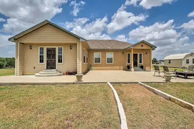 Image de Nouveau! Austin Home sur 3 acres par F1 Racing Circuit!