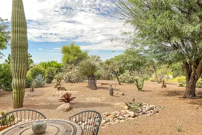 Image de Maison lumineuse et familiale avec piscine partagée, bain à remous et golf sur place!