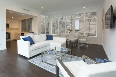 Image de Cincinnati Race St Otr Luxe Apt w / Garage (2of3)