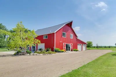 Image de 'La Maison des Gras Abode' a été rénovée à Donnelly!