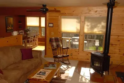 Image de \"Sunrise Lodge\" Air frais et frais d'été frais et rocheux