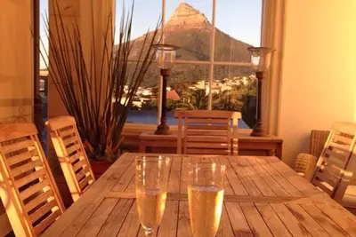 Image de Superbe 5 chambres, 5 salles de bain Camps Bay Maison, avec vue sur la mer et la montagne