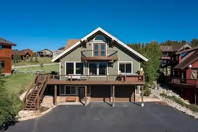 Image de 5br incroyable avec vue panoramique et bain Ă remous