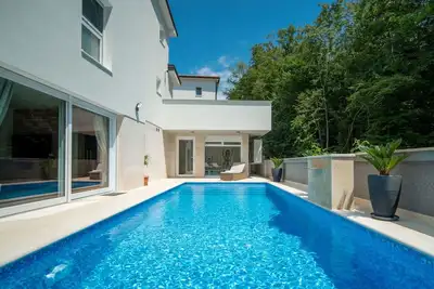 Image de Maison de vacances privée avec bain à remous, piscine privée, climatisation, Wifi, Tv, terrasse