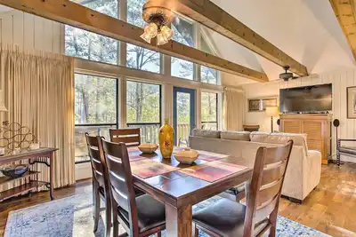 Image de Gated Keowee Keys Home avec vue sur le Mtn et accès au lac!