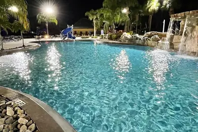 Image de Nouveau spécial d'��té! Maison de ville incroyable à Paradise Palms. En face du Clubhouse, de la piscine et des équipements du complexe.