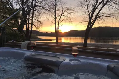 Image de Quietwater Cottage-Scenic, sur l'eau, nature et oiseaux, paisible! Bain à remous et sauna