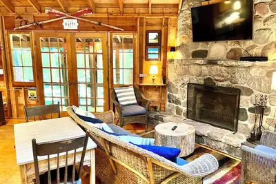 Image de Charmante cabane dans les bois à distance de marche du lac Michigan